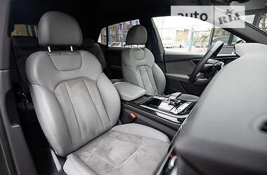 Внедорожник / Кроссовер Audi Q8 2021 в 