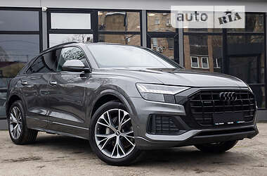 Внедорожник / Кроссовер Audi Q8 2021 в 