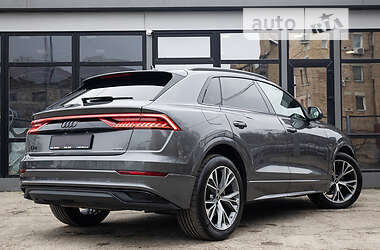 Внедорожник / Кроссовер Audi Q8 2021 в 