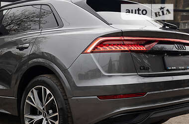 Внедорожник / Кроссовер Audi Q8 2021 в 