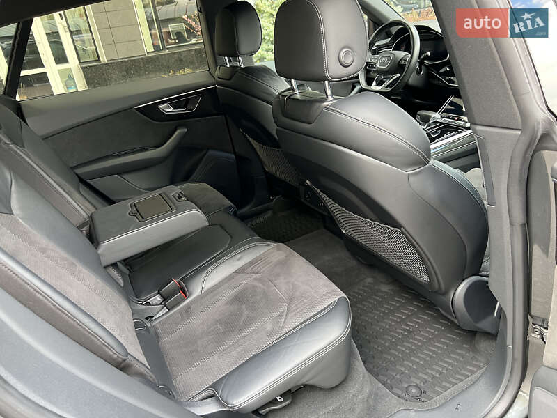 Внедорожник / Кроссовер Audi Q8 2018 в Киеве