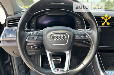 Позашляховик / Кросовер Audi Q8 2018 в 