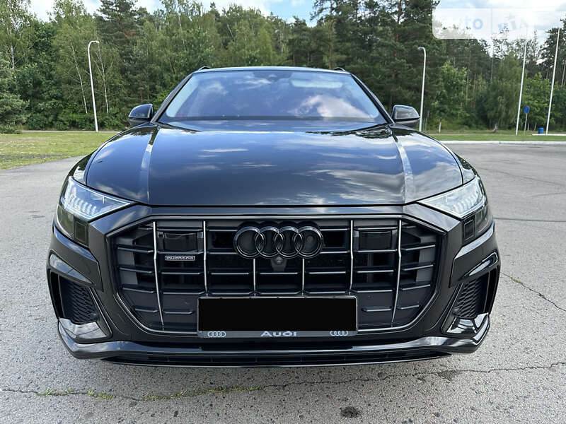 Позашляховик / Кросовер Audi Q8 2018 в 