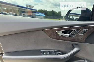 Позашляховик / Кросовер Audi Q8 2018 в 