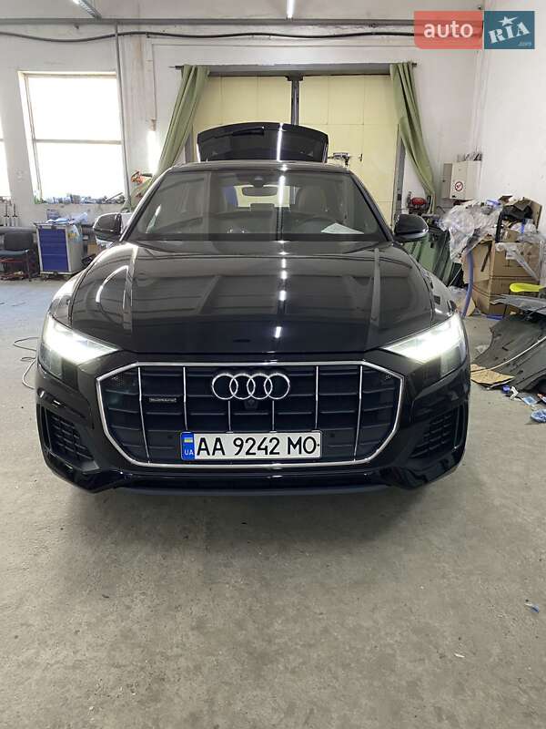 Внедорожник / Кроссовер Audi Q8 2019 в Киеве