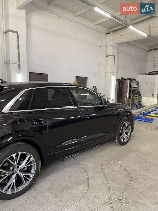 Внедорожник / Кроссовер Audi Q8 2019 в Киеве