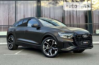 Позашляховик / Кросовер Audi Q8 2020 в 