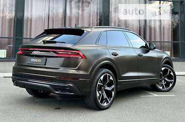 Позашляховик / Кросовер Audi Q8 2020 в 