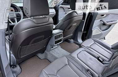 Позашляховик / Кросовер Audi Q8 2020 в 