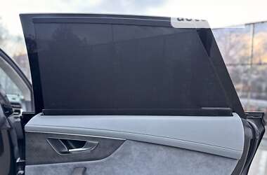 Позашляховик / Кросовер Audi Q8 2020 в 