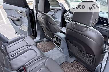 Позашляховик / Кросовер Audi Q8 2020 в 
