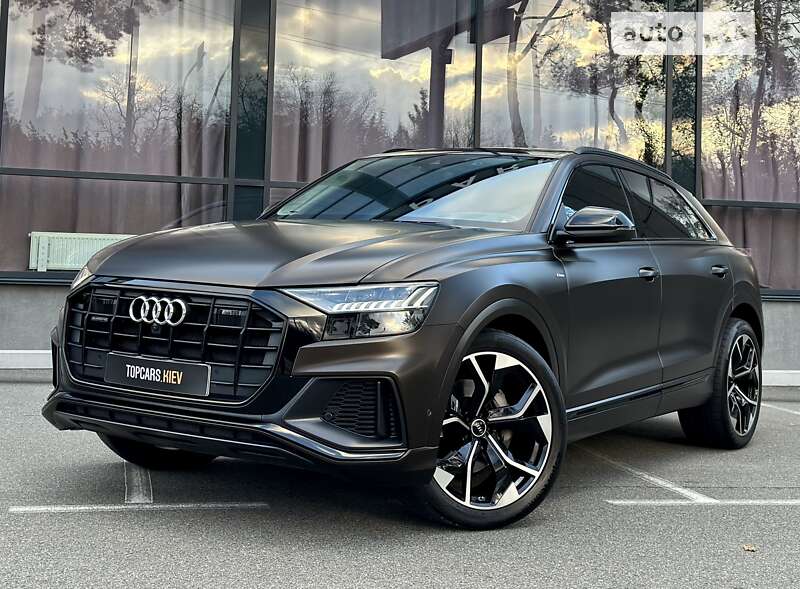 Позашляховик / Кросовер Audi Q8 2020 в 