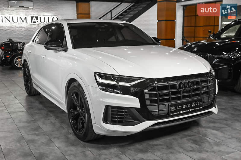 Внедорожник / Кроссовер Audi Q8 2018 в Ужгороде