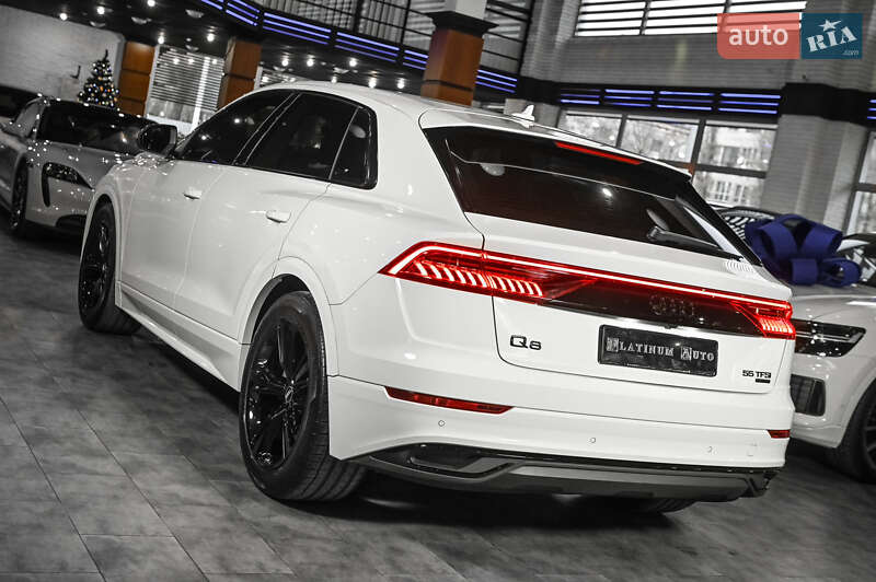 Внедорожник / Кроссовер Audi Q8 2018 в Ужгороде