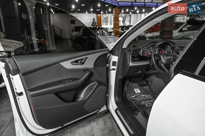 Внедорожник / Кроссовер Audi Q8 2018 в Ужгороде