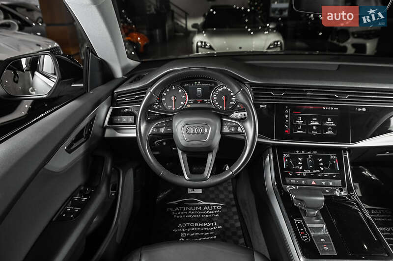 Внедорожник / Кроссовер Audi Q8 2018 в Ужгороде