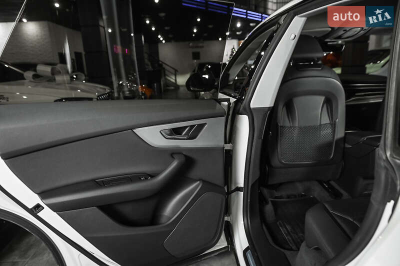 Внедорожник / Кроссовер Audi Q8 2018 в Ужгороде