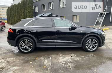 Позашляховик / Кросовер Audi Q8 2020 в 