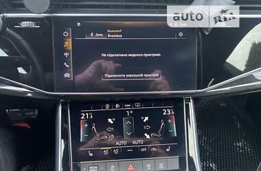Позашляховик / Кросовер Audi Q8 2020 в 