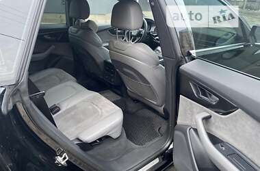 Позашляховик / Кросовер Audi Q8 2020 в 