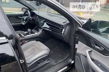 Позашляховик / Кросовер Audi Q8 2020 в 