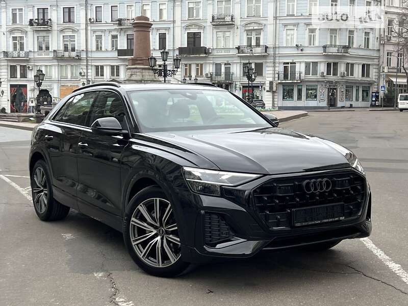 Внедорожник / Кроссовер Audi Q8 2024 в 