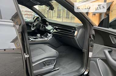 Внедорожник / Кроссовер Audi Q8 2024 в 