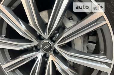 Внедорожник / Кроссовер Audi Q8 2024 в 