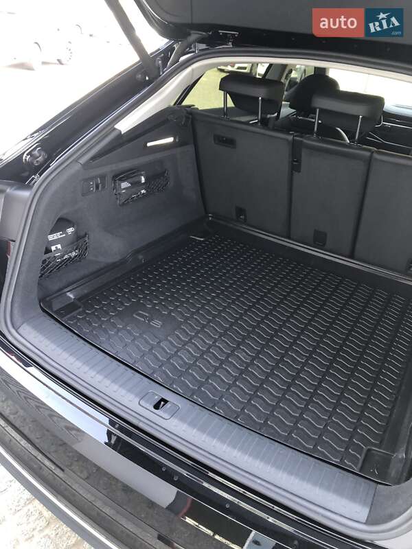 Внедорожник / Кроссовер Audi Q8 2018 в Днепре