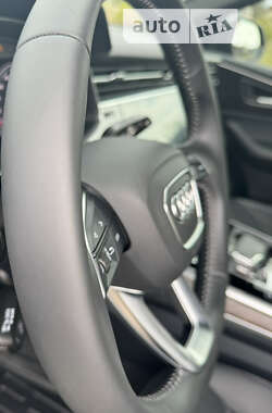 Позашляховик / Кросовер Audi Q8 2020 в 