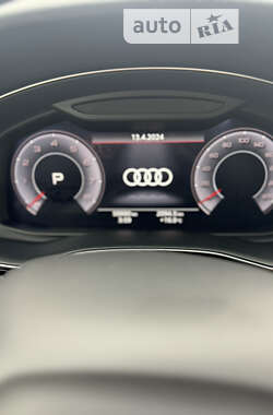 Позашляховик / Кросовер Audi Q8 2020 в 