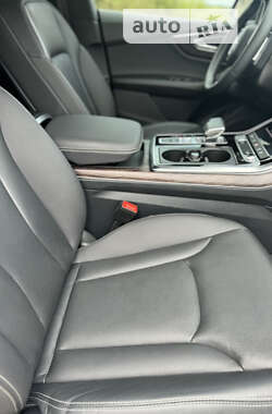 Позашляховик / Кросовер Audi Q8 2020 в 