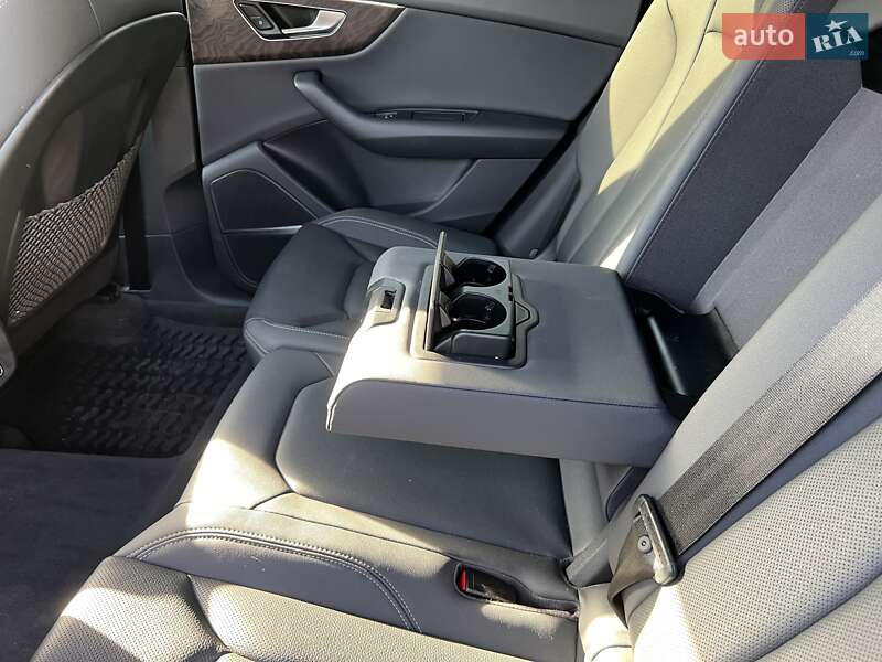 Позашляховик / Кросовер Audi Q8 2021 в Львові