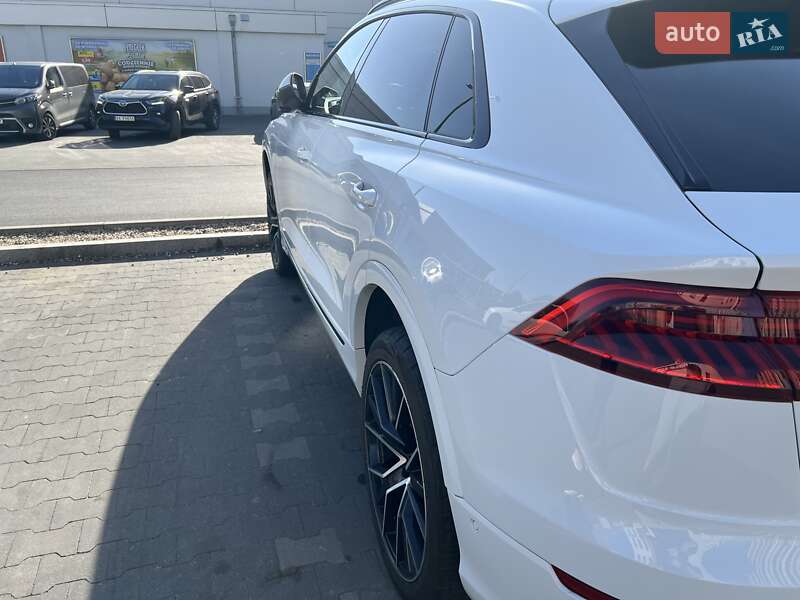 Позашляховик / Кросовер Audi Q8 2021 в Львові