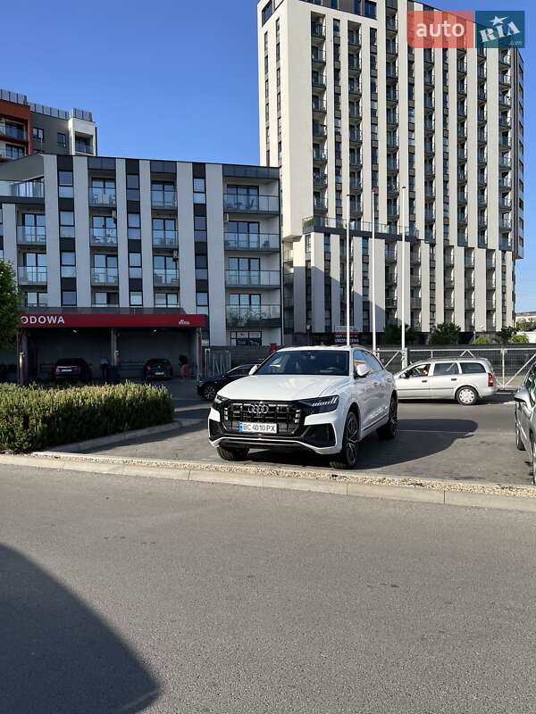 Позашляховик / Кросовер Audi Q8 2021 в Львові