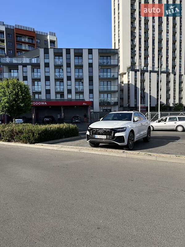 Позашляховик / Кросовер Audi Q8 2021 в Львові