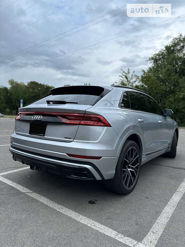 Внедорожник / Кроссовер Audi Q8 2020 в Днепре