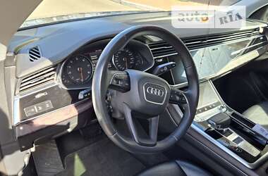 Позашляховик / Кросовер Audi Q8 2018 в 