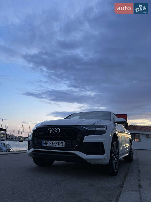 Внедорожник / Кроссовер Audi Q8 2020 в Кривом Роге
