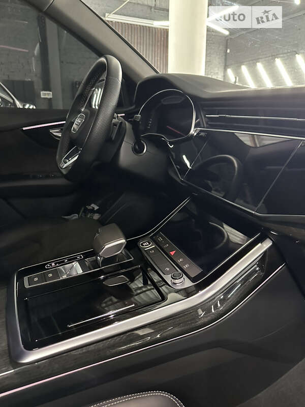Внедорожник / Кроссовер Audi Q8 2022 в Полтаве