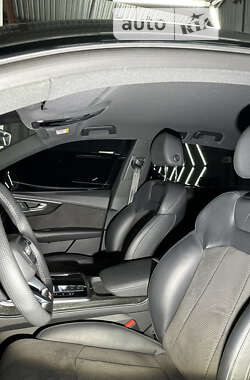 Внедорожник / Кроссовер Audi Q8 2022 в 