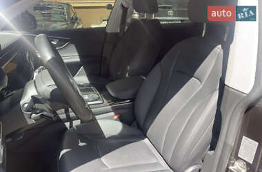 Позашляховик / Кросовер Audi Q8 2020 в 
