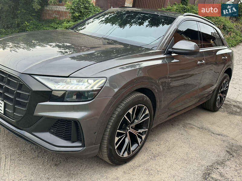 Внедорожник / Кроссовер Audi Q8 2018 в 