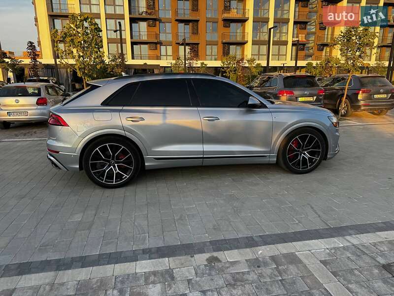 Внедорожник / Кроссовер Audi Q8 2021 в Ужгороде