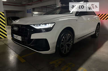 Внедорожник / Кроссовер Audi Q8 2021 в 