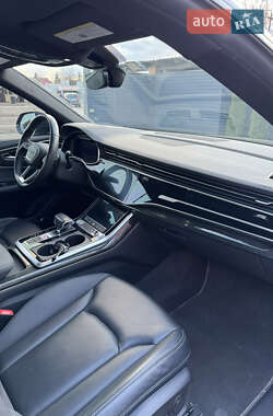 Внедорожник / Кроссовер Audi Q8 2018 в 