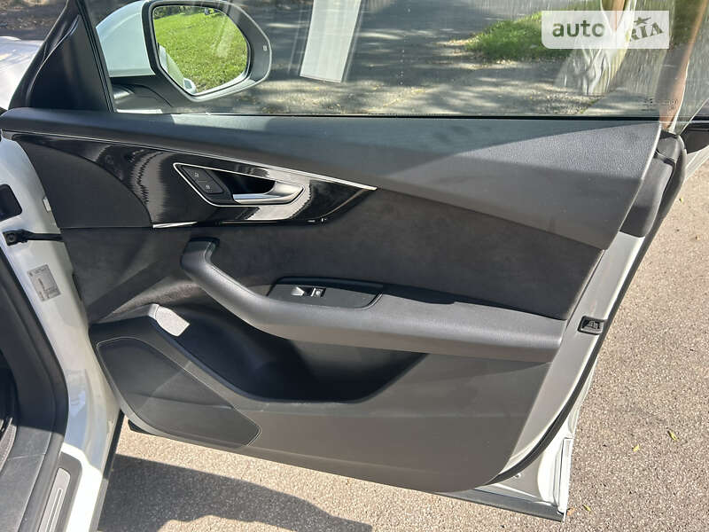 Позашляховик / Кросовер Audi Q8 2019 в Одесі