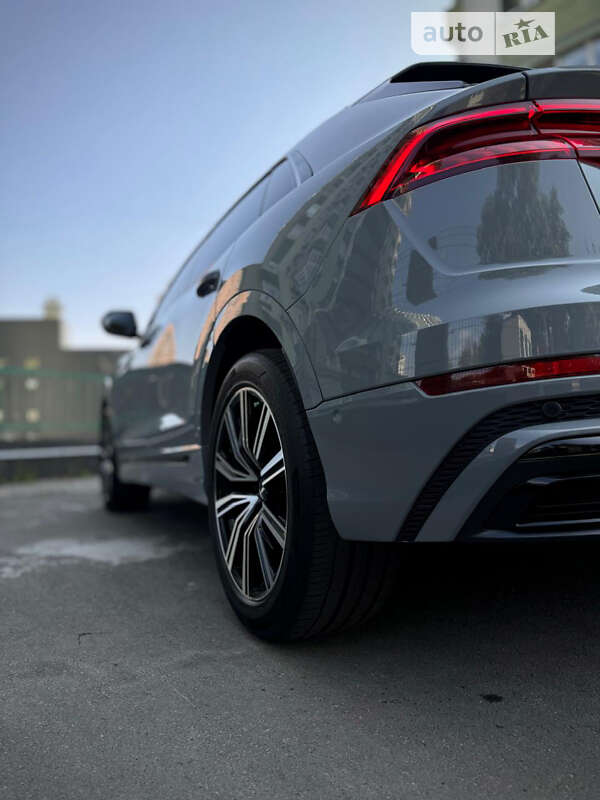Внедорожник / Кроссовер Audi Q8 2018 в Киеве