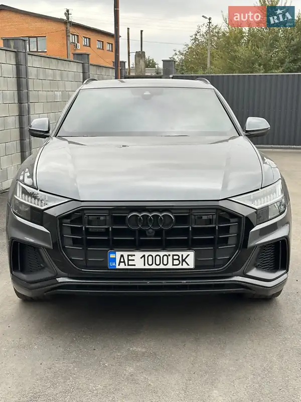 Позашляховик / Кросовер Audi Q8 2020 в 