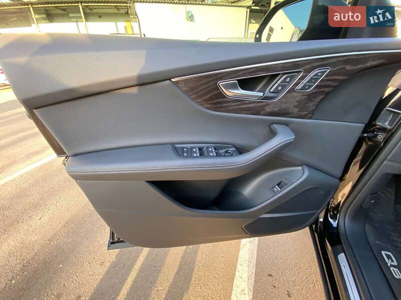 Позашляховик / Кросовер Audi Q8 2022 в Вінниці